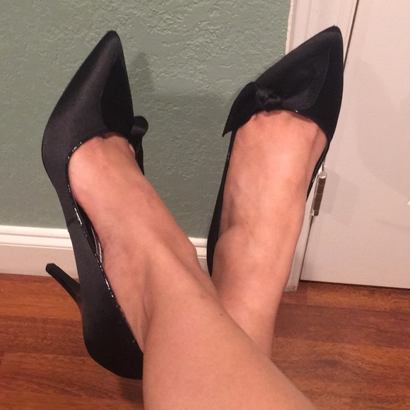 White House Black Market Shoes - WHBM black heel shoes size 6.5